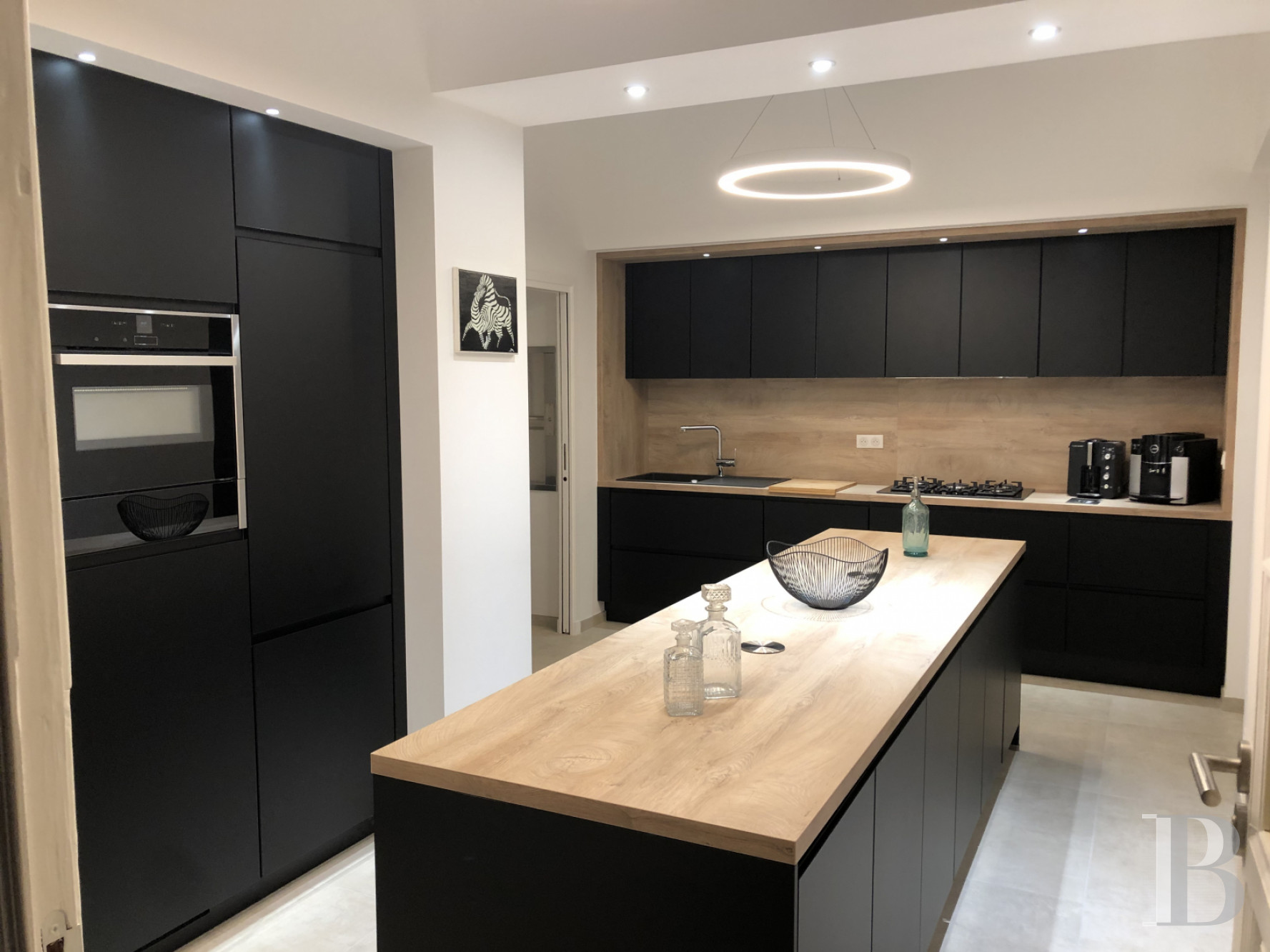 À la Seyne-sur-Mer, dans le Var, une grande villa du 19e siècle posée au-dessus de la mer - photo  n°12